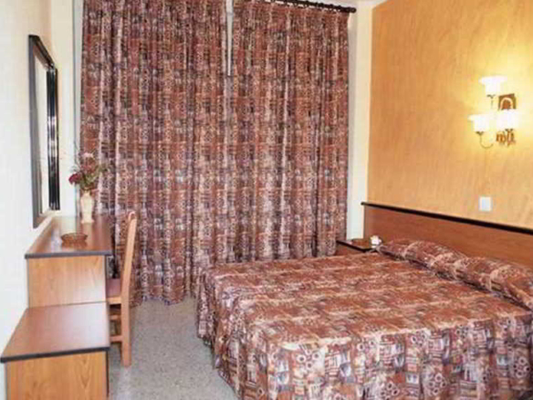 Two-star hotel in Calella.