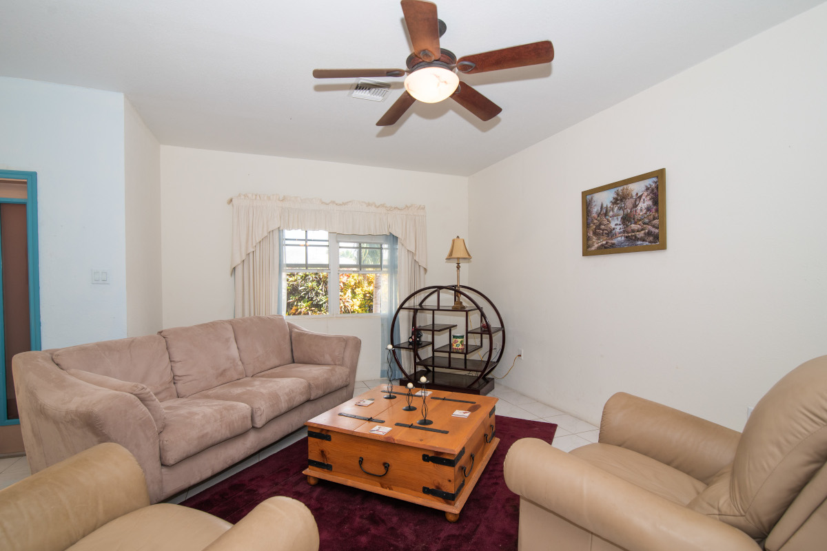 lowervalley-house-40-cayman-living-viewE GRAND CAYMAN’s Property