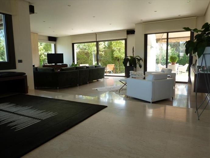 Luxurious villa, overlooking the sea and the mountains, in Alella.