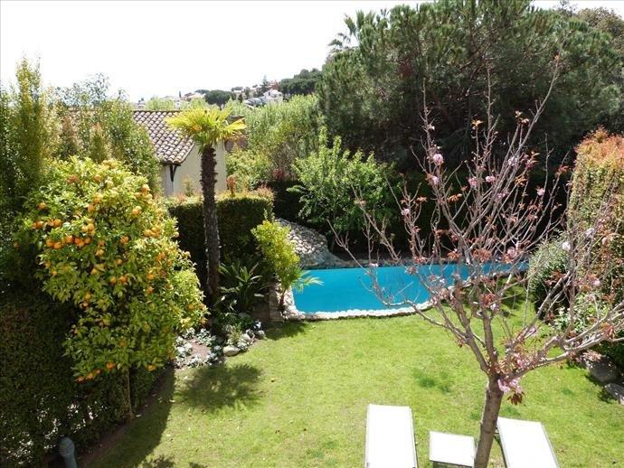Luxurious villa, overlooking the sea and the mountains, in Alella.