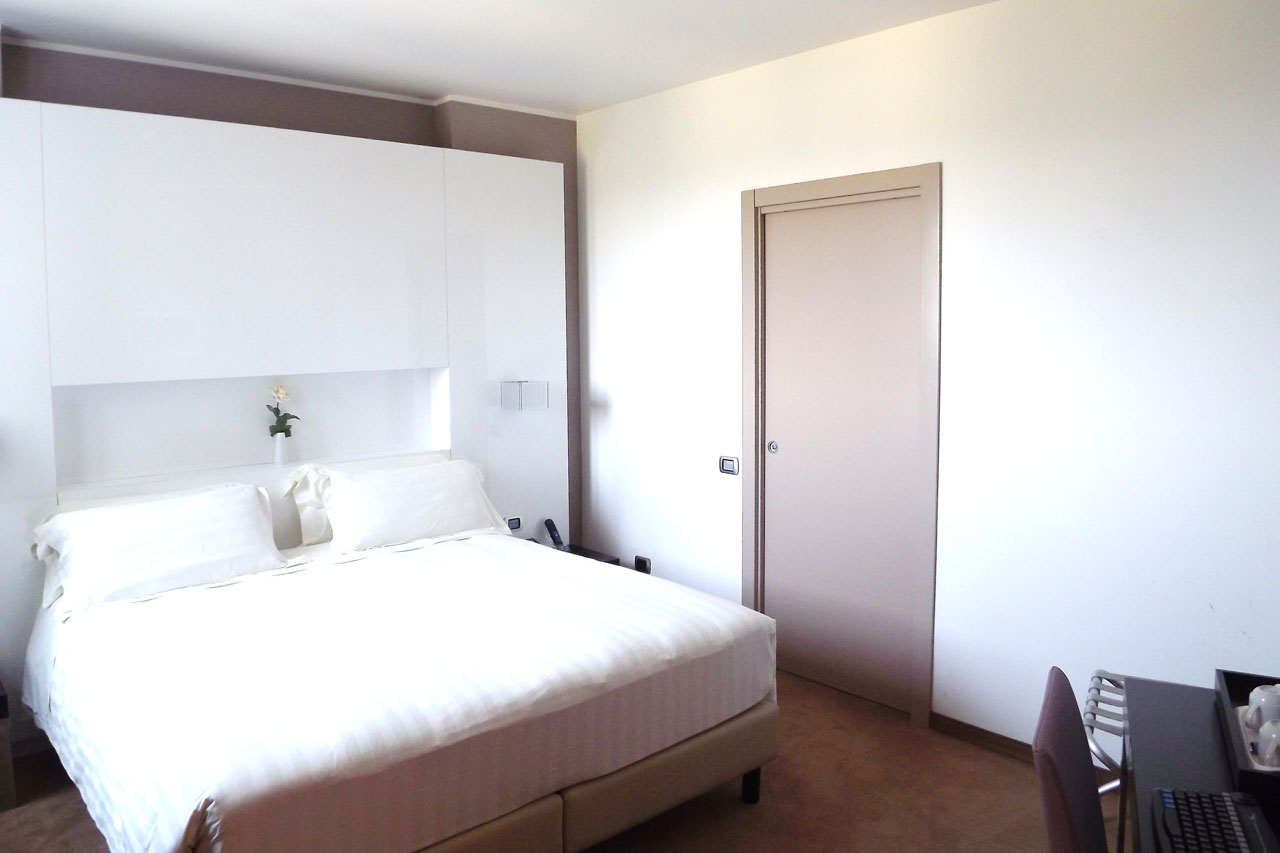 room-deluxe-06 For sale luxurious 4-star hotel In Italy