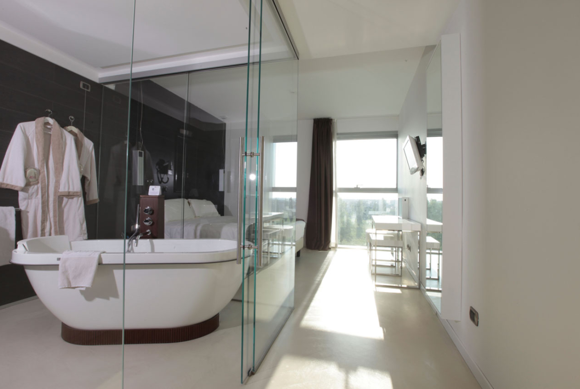 For sale luxurious 4-star hotel In Italy