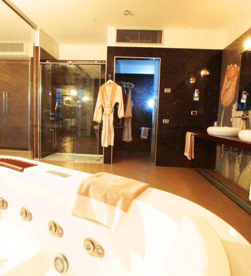 For sale luxurious 4-star hotel In Italy