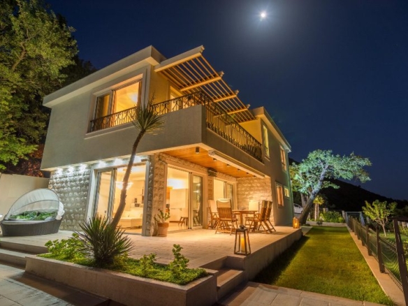 Luxury Villa Crystal Blue