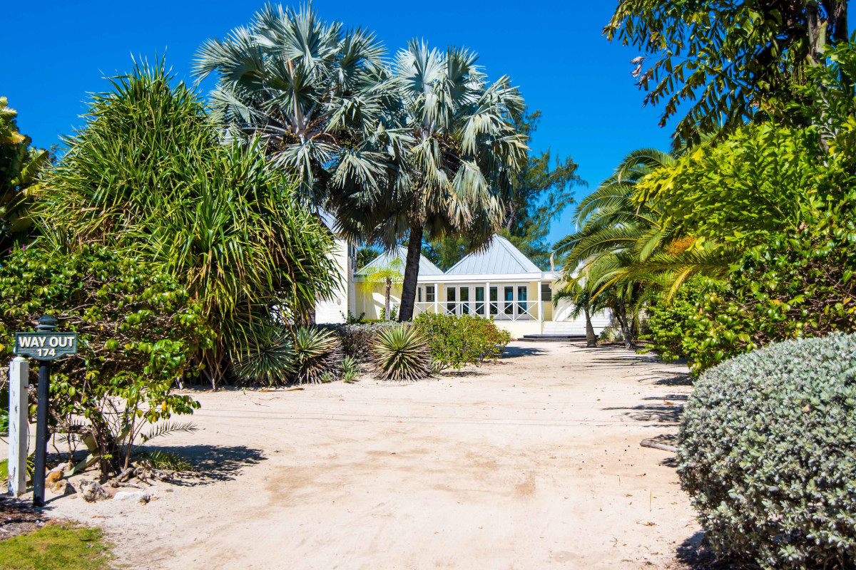 way-out-grand-cayman-distant-frontEYE_7110 GRAND CAYMAN’s Property