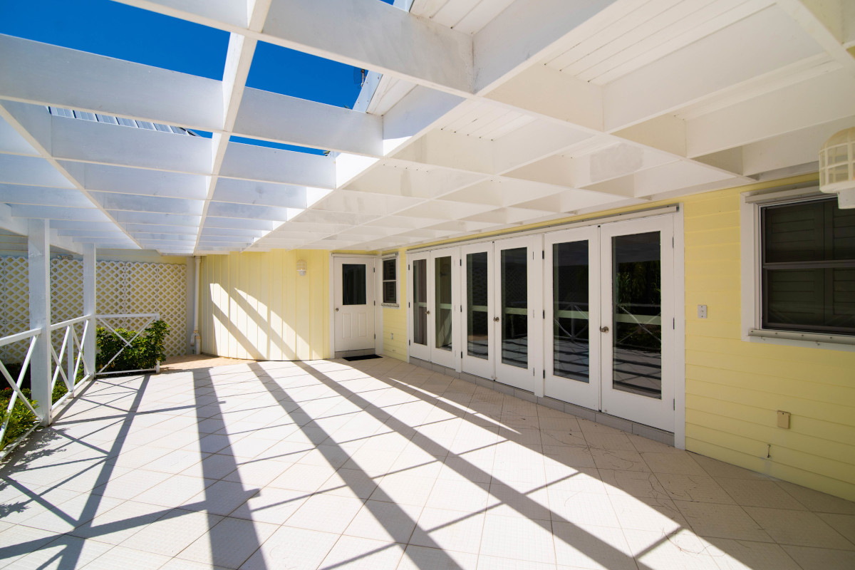 way-out-grand-cayman-patioEYE_7153 GRAND CAYMAN’s Property